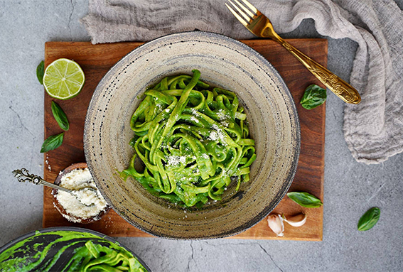 All about pasta with spinach sauce
